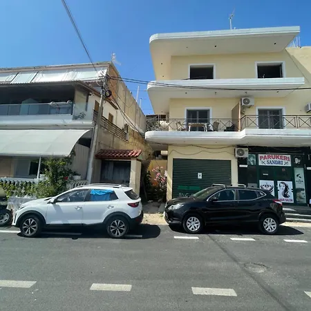Himara Getaway Views بيت ضيافة *